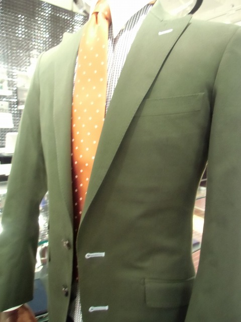 緑が鮮やかです コットンスーツ 東京 新宿 オーダースーツ専門店 Globalstyle