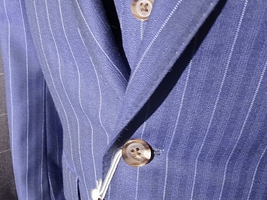 スーツ　紺色　花形ボタン