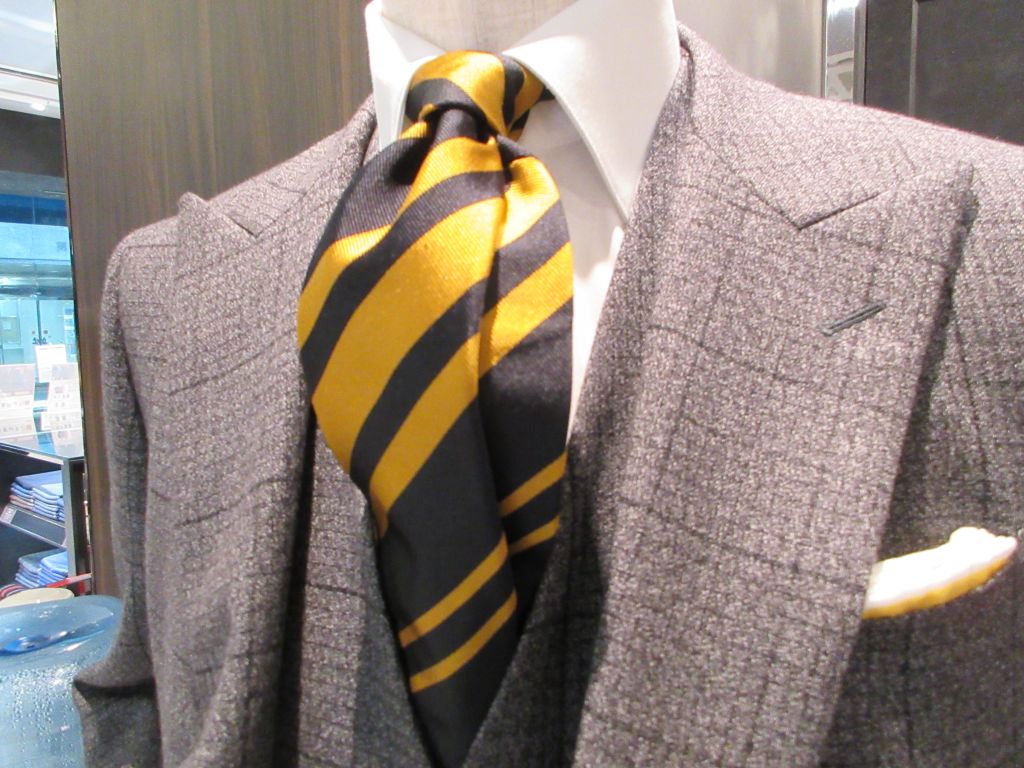 ネクタイはプレーンノットさえできれば大丈夫です 博多駅中央街店 オーダースーツ専門店 Globalstyle