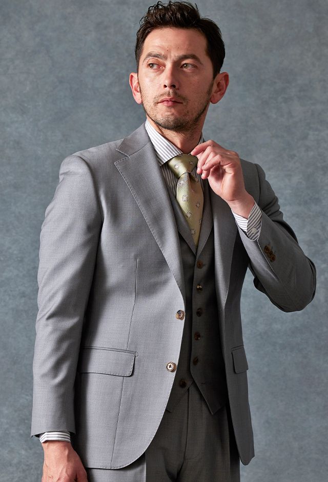 ライトグレースーツ・無地のコーディネート（Cloth Ermenegildo Zegna