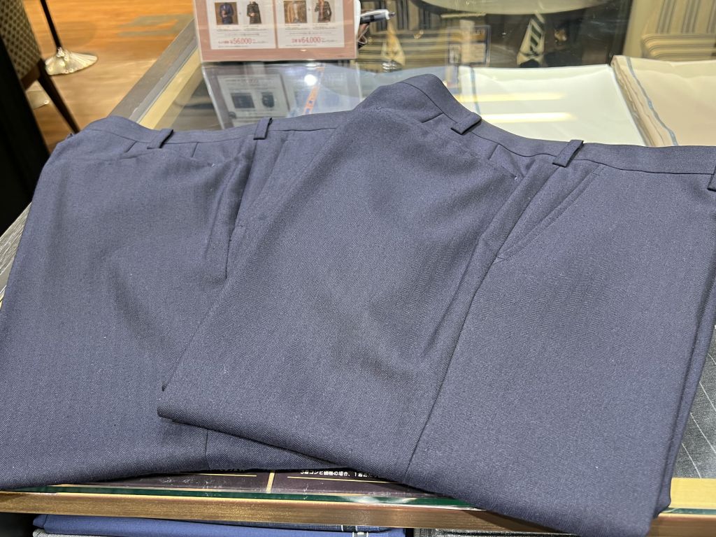 グローバルスタイル　2パンツスーツ　トレーニョ　A5くらい 2パンツという選択肢を是非！！【新宿南口店】｜オーダースーツなら