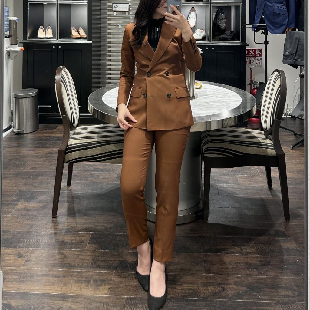 銀座グローバルスタイル　ダブルブレストスーツ　ブラウン テラコッタのレディースダブルスーツ【銀座新本店】｜オーダースーツ