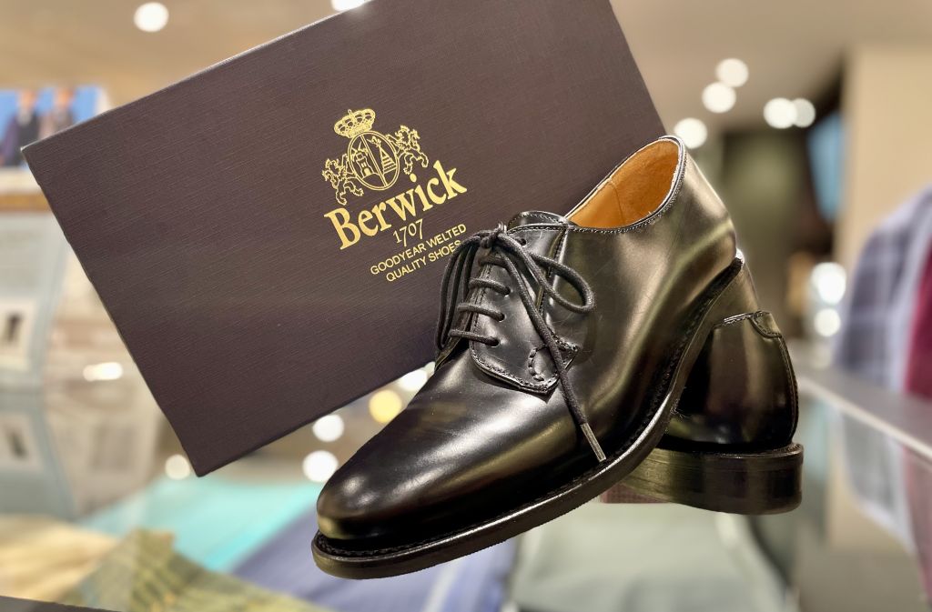 【美品】Berwick×ユニバーサルランゲージ 別注コラボ 革靴　黒 Berwick 1707 フォーマルシューズ バーウィック プレーントゥ 184