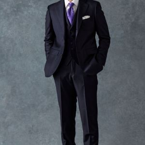 ネイビースーツ・無地のコーディネート（Cloth Ermenegildo