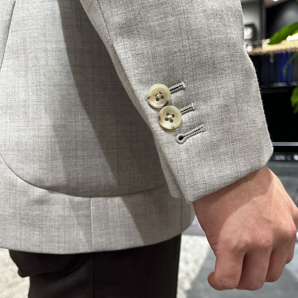 本切羽仕様で軽快な着こなし【枚方モール店】｜オーダースーツなら
