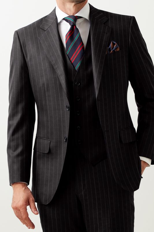 VERSACE 光沢ブラック ストライプ スーツ 巾、色、入り方の違う
