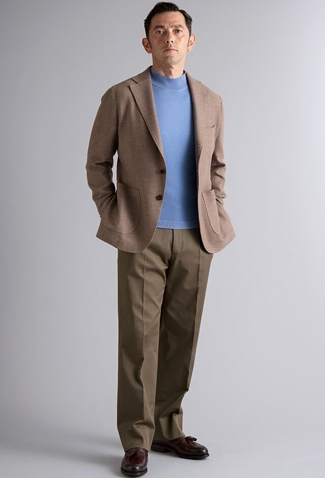ベージュジャケット＆パンツ・無地のコーディネート（Cloth