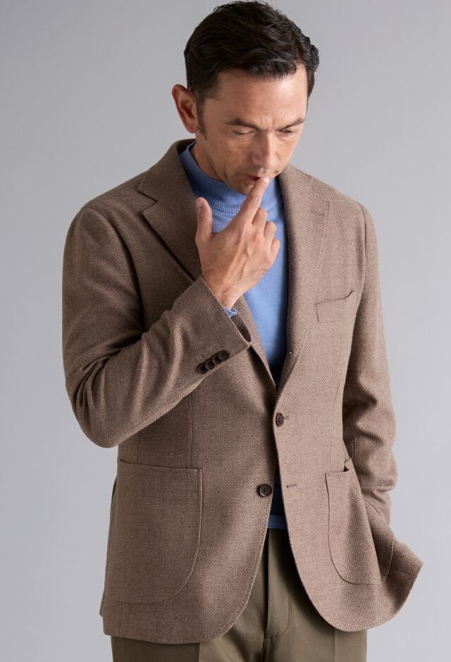 ベージュジャケット＆パンツ・無地のコーディネート（Cloth