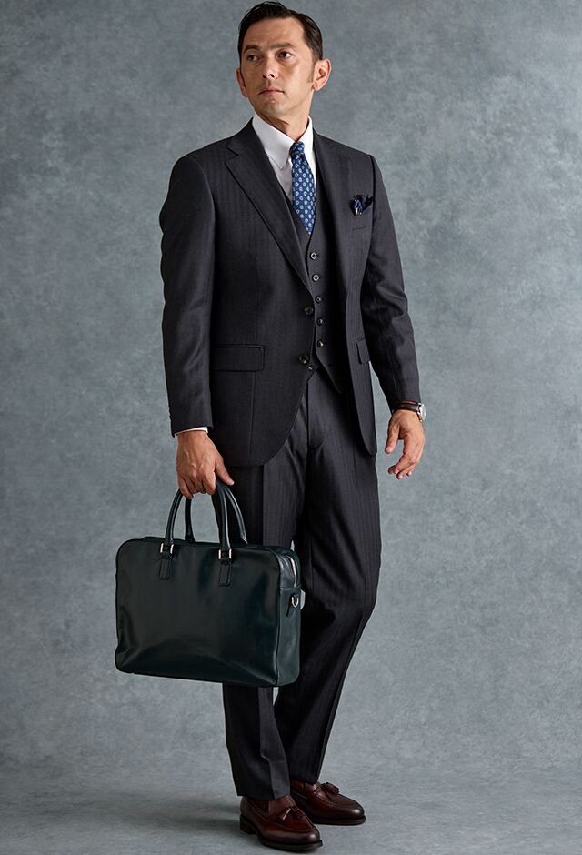 グレースーツ・ヘリンボーンのコーディネート（Cloth Ermenegildo