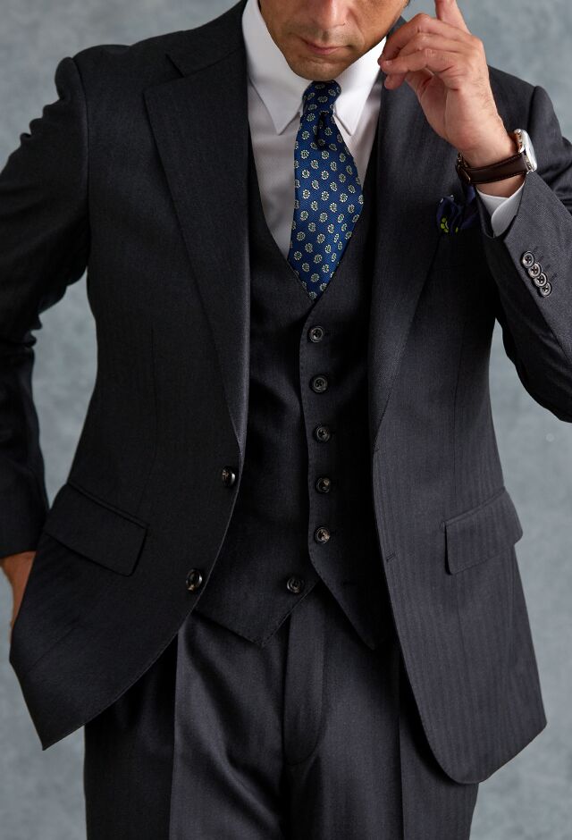 グレースーツ・ヘリンボーンのコーディネート（Cloth Ermenegildo
