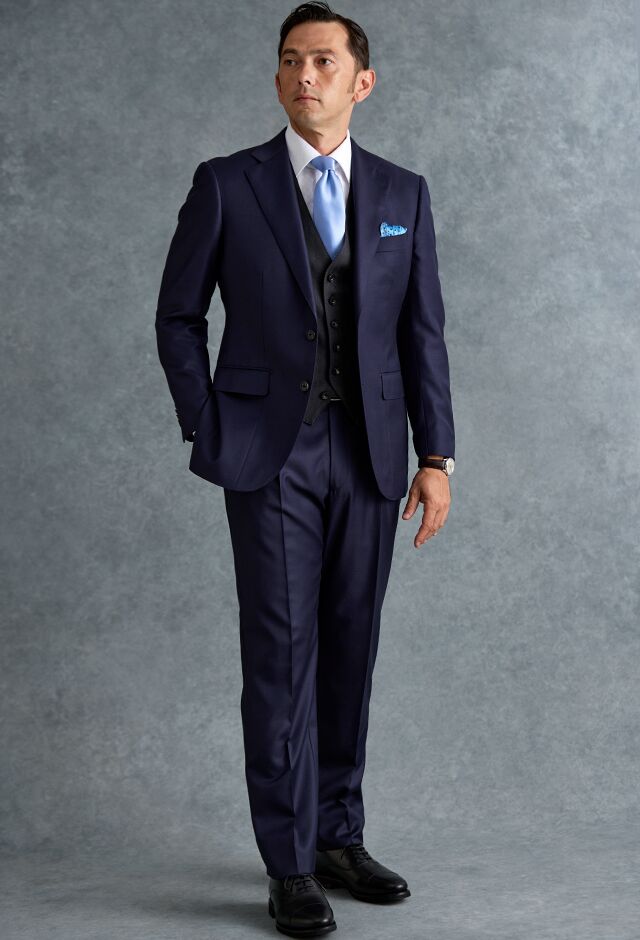 ネイビースーツ・無地のコーディネート（Cloth Ermenegildo Zegna