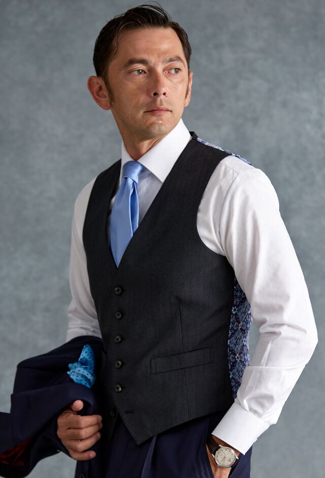 ネイビースーツ・無地のコーディネート（Cloth Ermenegildo Zegna